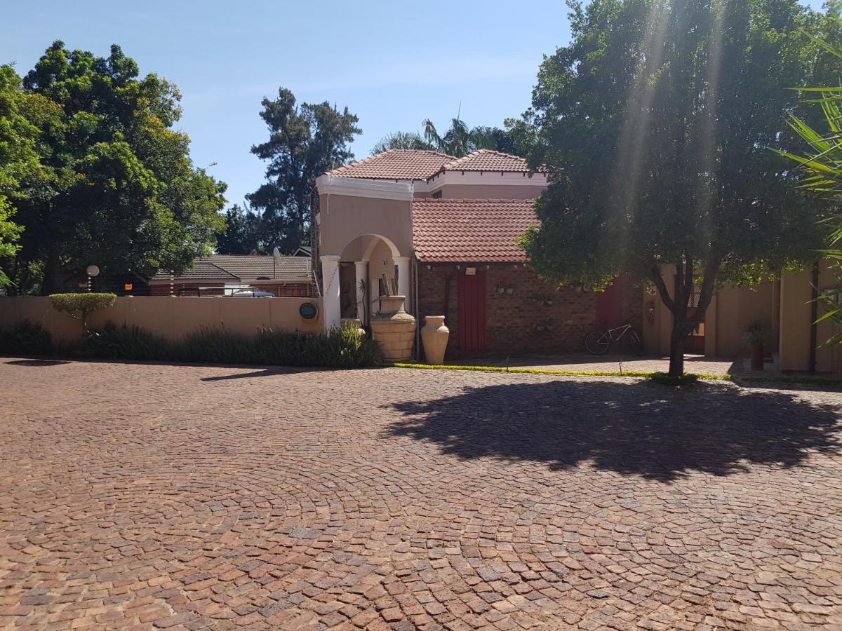 Echo Garden Guesthouse Rustenburg Exterior foto